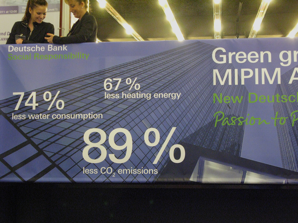 Deutsch Bank esitteli tuplatorniensa energiansäästöä MIPIM-messuilla 2011