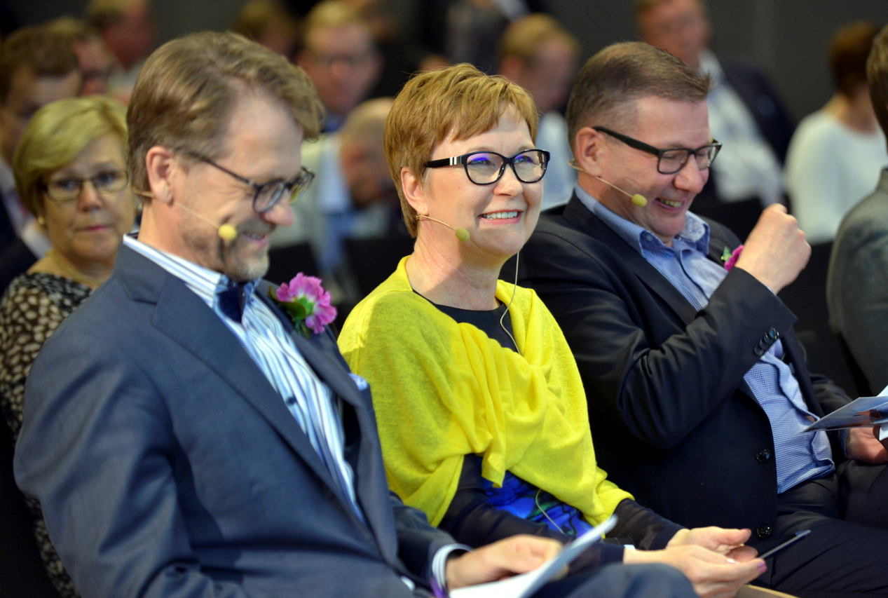 Sitran yliasiamies Mikko Kosonen, STM:n johtaja Sinikka Salo ja Sitran johtaja Antti Kivelä Tiedosta tekoihin -tilaisuudessa Finlandiatalossa 17.6.2016